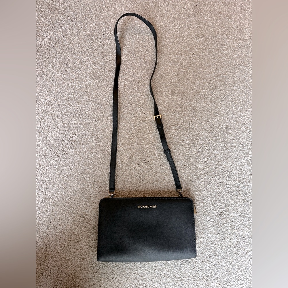 Michael Kors Saffiano leather black purse in great condition!